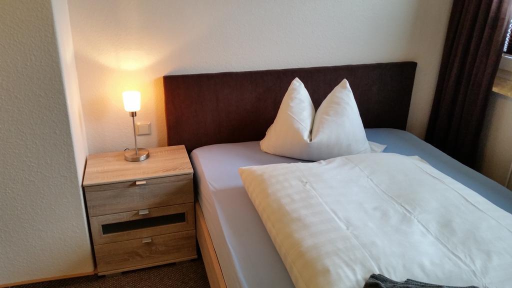 Hotel Deutsches Haus Francop Hamburg-Harburg Buitenkant foto