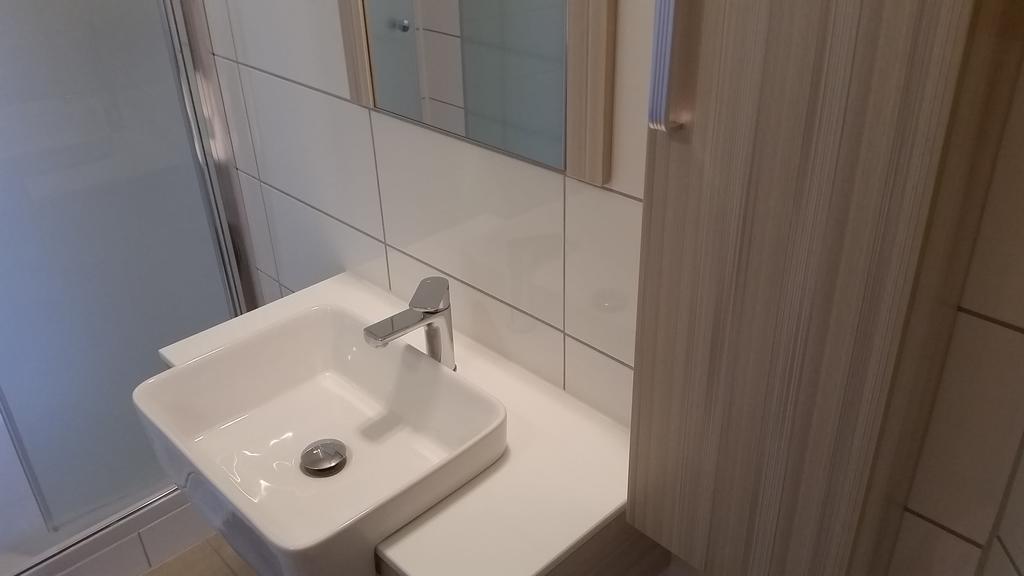 Hotel Deutsches Haus Francop Hamburg-Harburg Buitenkant foto